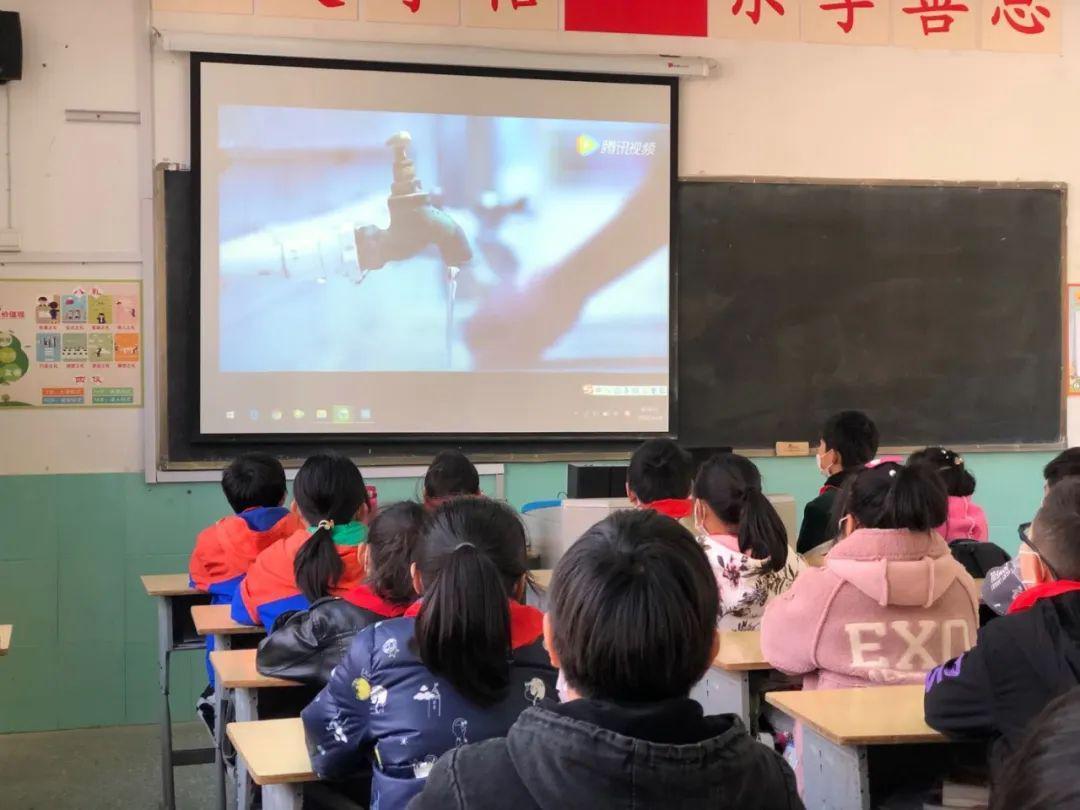 若美国在外驻军国家拒绝交保护费，美国会因此撤军吗？游戏画面